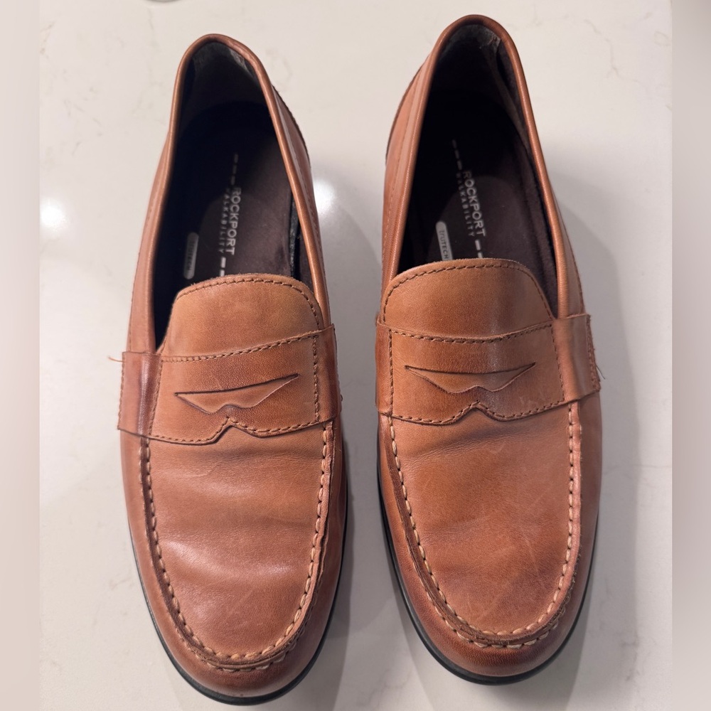 🔥 Rockport Loafers Men’s Size 10
Walkability trutech